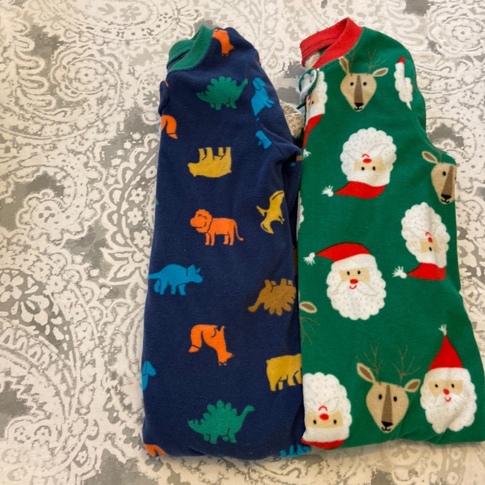 Two pairs of Carter’s pajamas size 2T in good condition